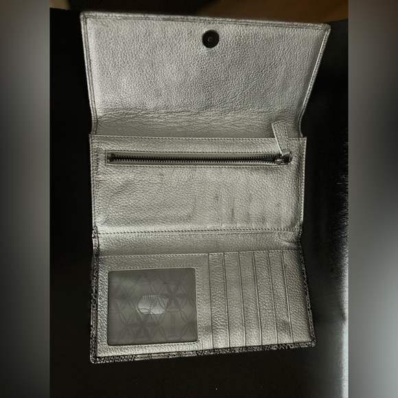 BODHI Large Wallet, Leather/Suede-like Material, worn once. 8 by 4 by 1 inches. - Picture 4 of 6